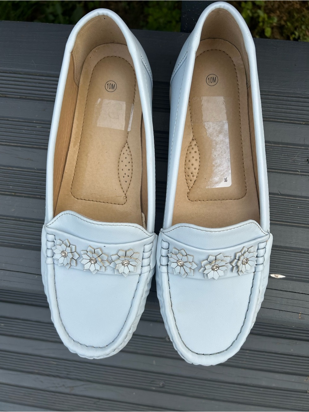 Source Unknown White Floral Embellished Leather Loafers